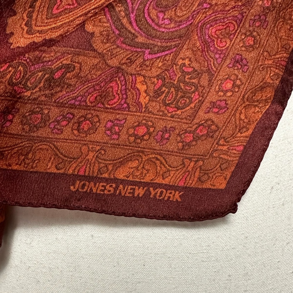 JONES NEW YORK‎ 100% Silk Red Paisley Lightweight Preppy Scarf - Picture 4 of 5